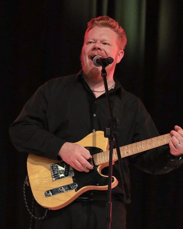 Rohan Watts, acoustic guitar and singer solo in Adelaide, photo 2