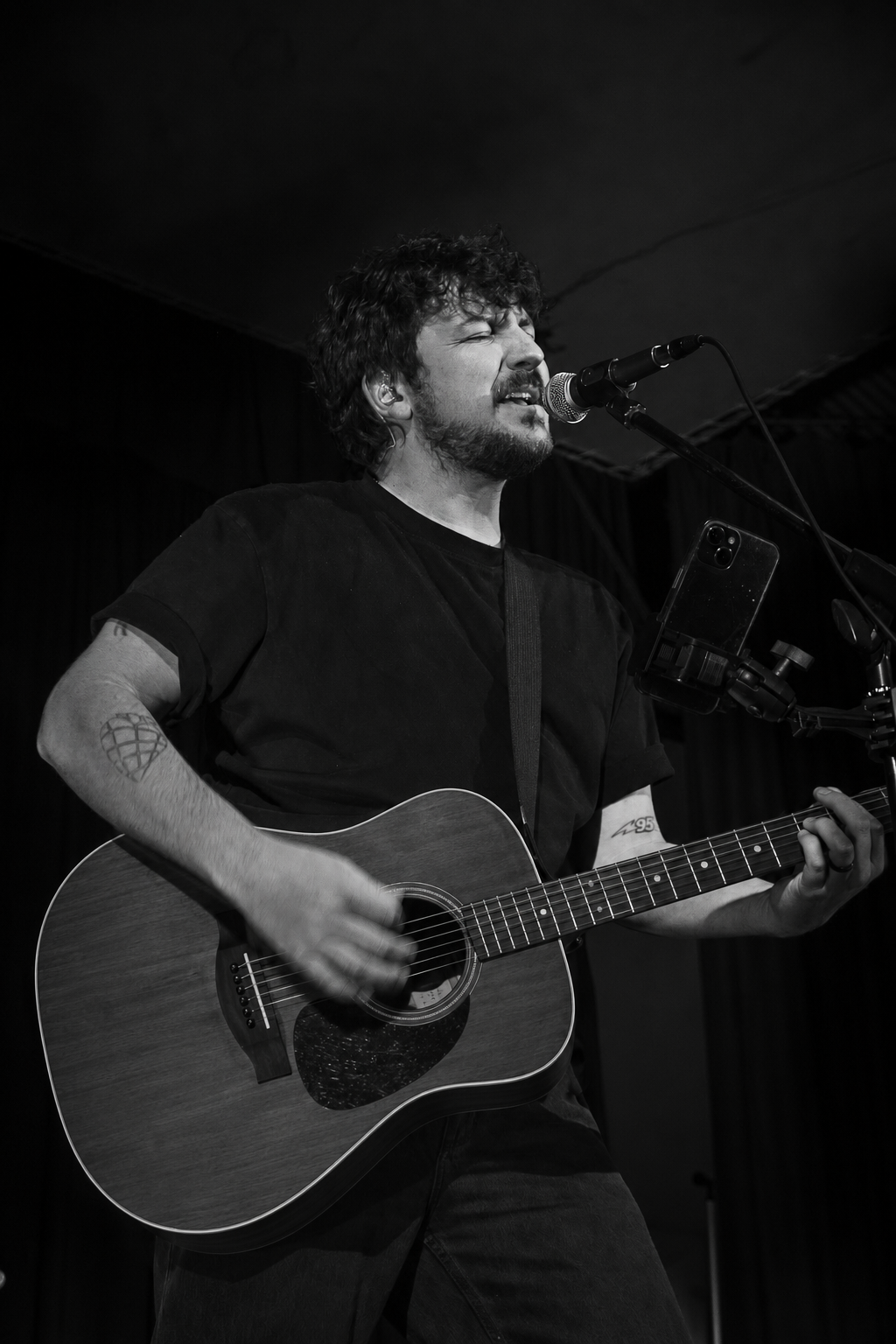 Moe Walker, singer in Adelaide
