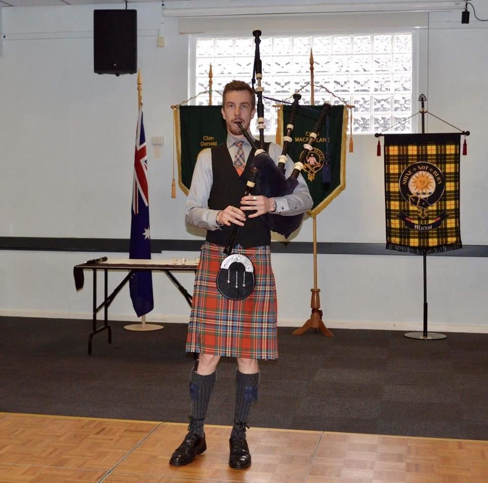 The Piping Shrike, bagpiper in Adelaide, photo 2