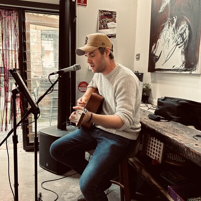 Tom Wells, singer in Adelaide, photo 2