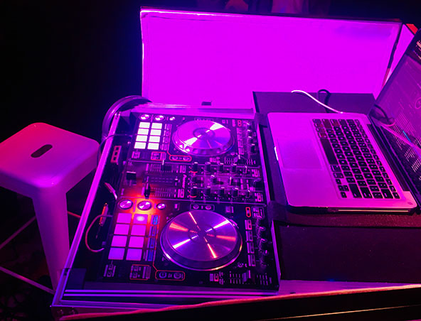 DJ Fee, live in Adelaide, photo 2