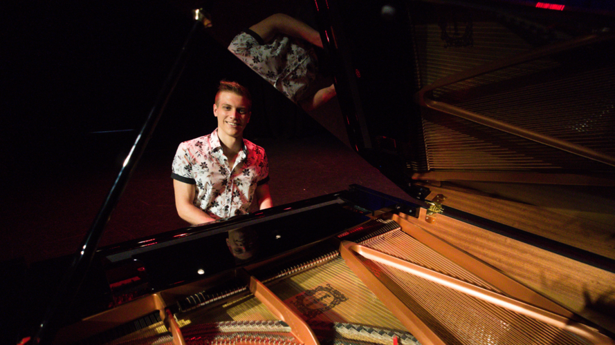 Michael Curnow, pianist in Adelaide, photo 3