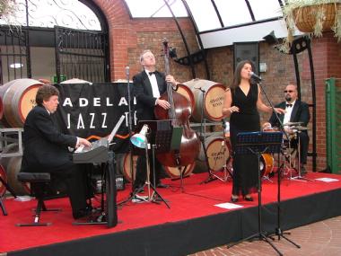 Jazzbird, jazz singer in Adelaide, photo 2