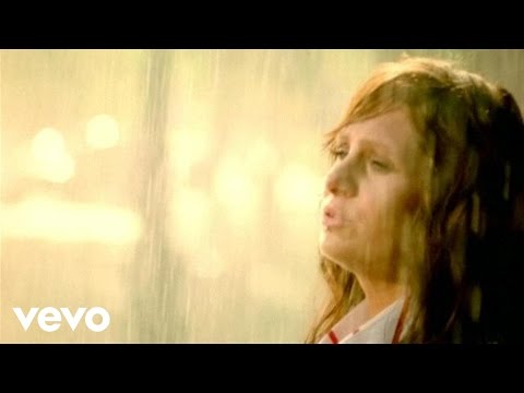 Kasey Chambers, singer in NSW