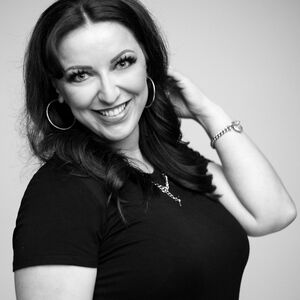 Nona Mona, mc-master of ceremonies in Adelaide, photo 2
