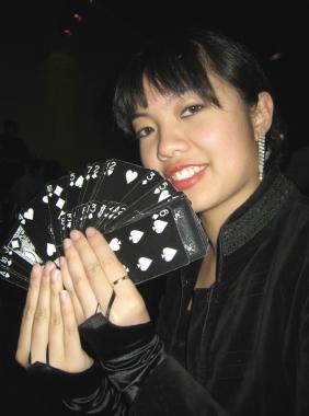 The Queen of Cards, roving magician in Adelaide, photo 3