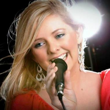 Chloe Nicholson, singer in Adelaide, photo 2
