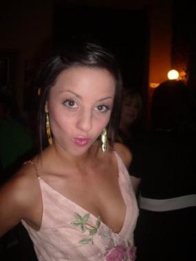 Roweana, singer in Adelaide