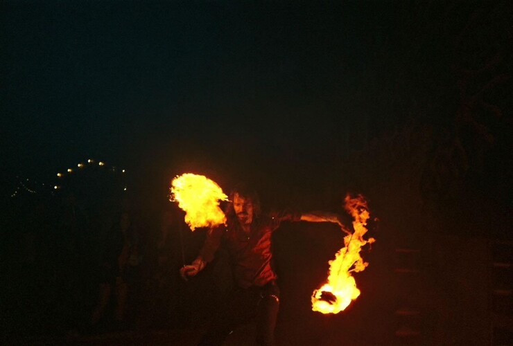Wushu coiled, fire performer in Airlie Beach, photo 3