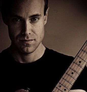 Jan Arns, singer-songwriter in Airlie Beach