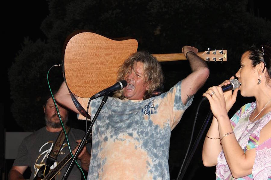 Al Muir, acoustic guitar and singer solo in Perth, photo 2