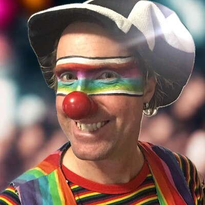 Jamie the Clown, balloon twister in Albany, photo 2