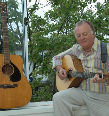 Alan Buckley, acoustic guitar and singer solo in Albury