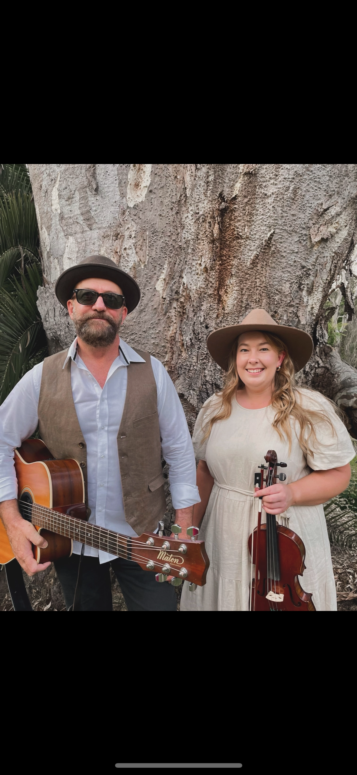 Shanks's Pony, musical duo in Albury