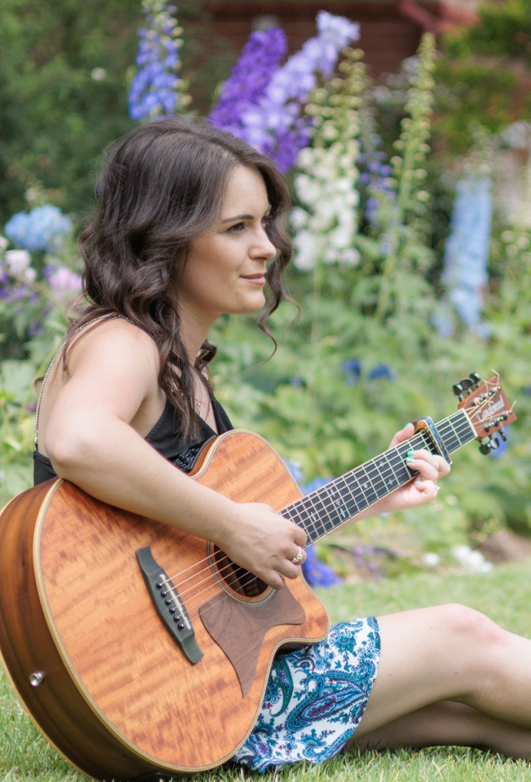 Laura J Music, singer-songwriter in Albury