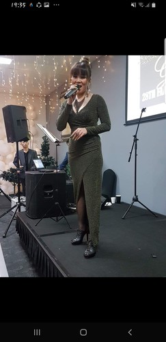 Maria Teresa Cardoza, singer in Alfredton