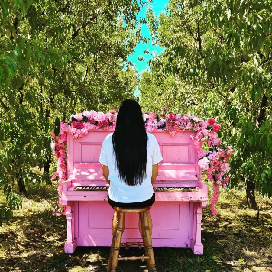 AMANDA J, pianist and singer solo in Perth
