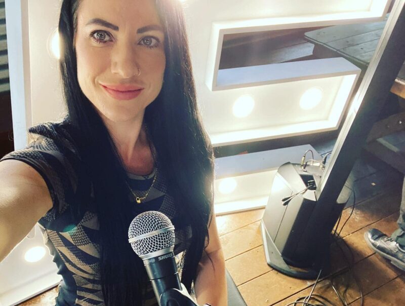 AMANDA J, pianist and singer solo in Perth, photo 2