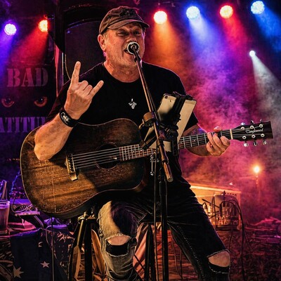 Mick Bazley, singer in Bargara, photo 2