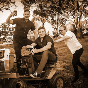 Mr Samsonite, cover band in Bendigo, photo 2