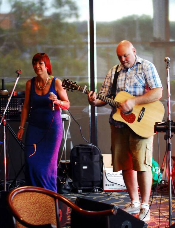 Scandalous Duo, wedding band in Blue Mountains, photo 2