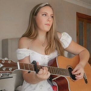 Lauren Amber, singer-songwriter in Bowral, photo 2