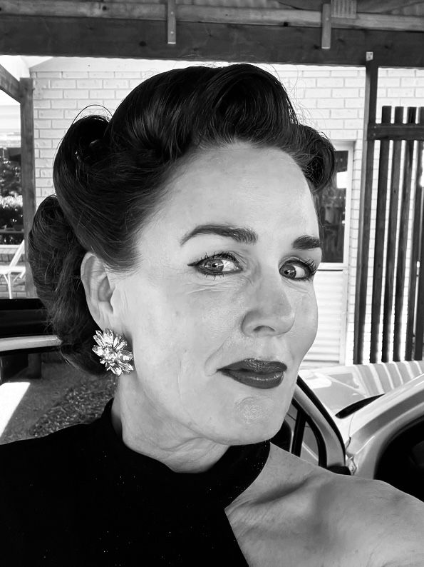 Minnie and The Moonrakers, cover band in Bright
