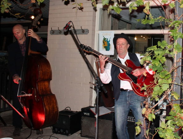 Peter, musical soloist in Brisbane, photo 2