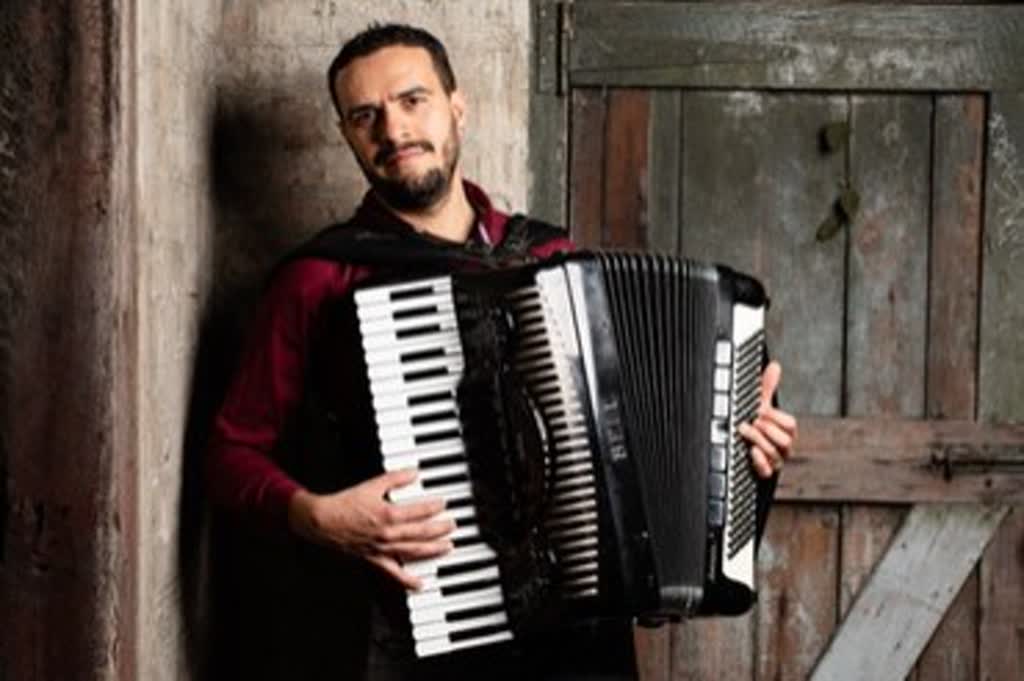 Ricardo Bona, accordion player, photo 2