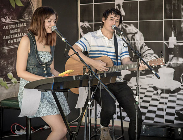 Mixed Agenda, musical duo in Brisbane, photo 2