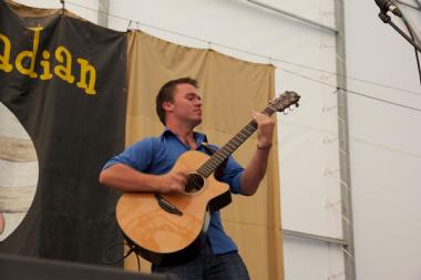 Van Larkins, acoustic guitarist in Brisbane