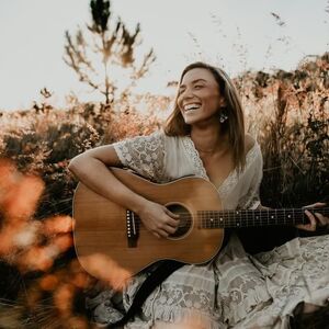 Ali Crane, singer in Brisbane, photo 2