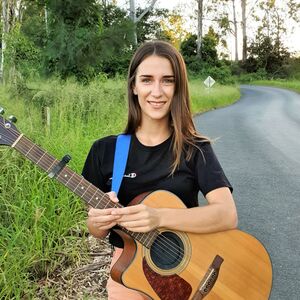 Elly Mac, singer-songwriter in Sandover, photo 2