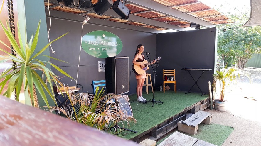 Elly Mac, singer-songwriter in Sandover, photo 3
