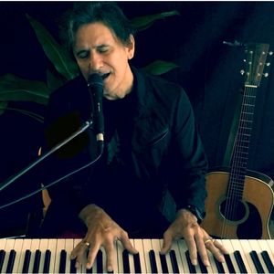 Grant Windle, pianist and singer solo in Brisbane, photo 2