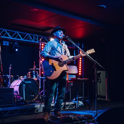Greg McInnes, singer in Brisbane, photo 2