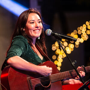 Kimberley Bowden, singer-songwriter in Brisbane, photo 2