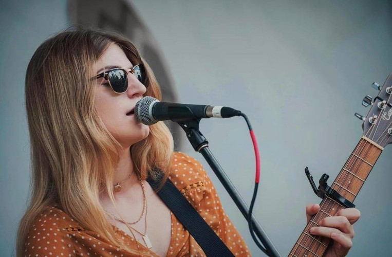 Lucy Korts, singer in Brisbane, photo 3