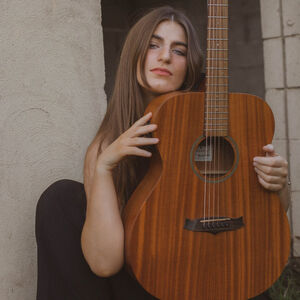 Lucy Korts, singer in Brisbane, photo 2