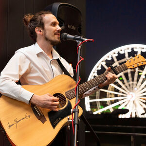 Nate Daniels, singer in Brisbane, photo 2