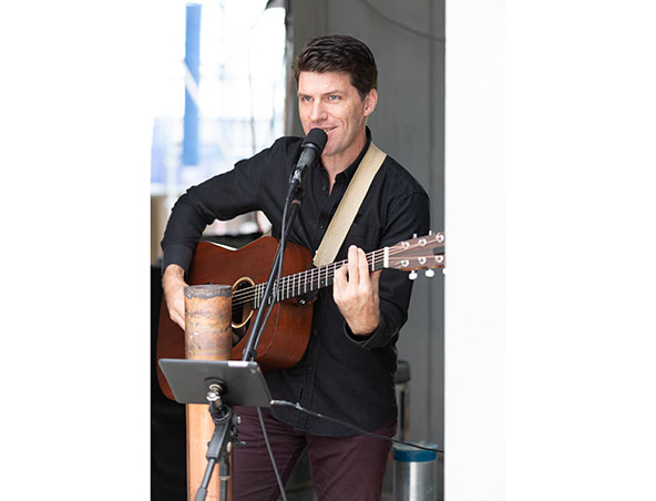 Brett, musical soloist in Brisbane, photo 2