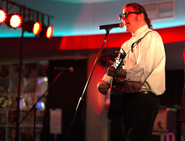 Darren, musical soloist in Brisbane