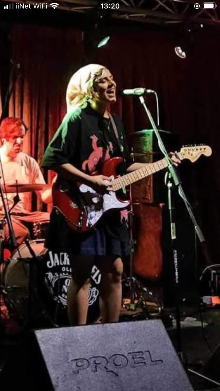 Annabel, singer in Brisbane