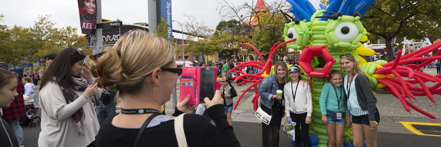 The Balloon Monsters of Twisted Designs, balloon twister in Brisbane, photo 3