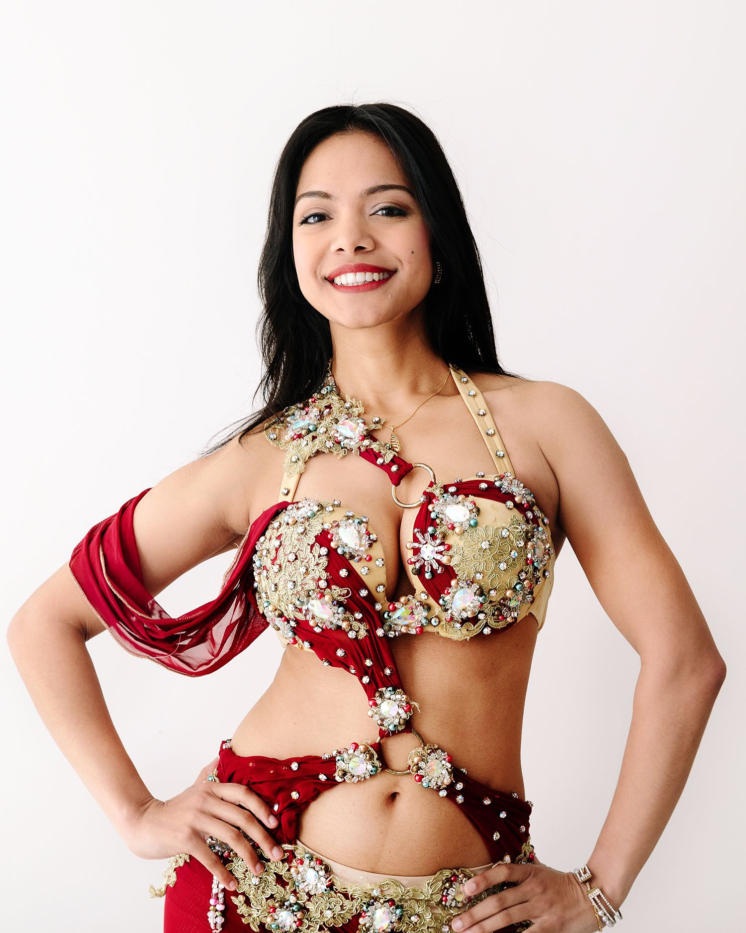 Tahani, belly dancer in Brisbane