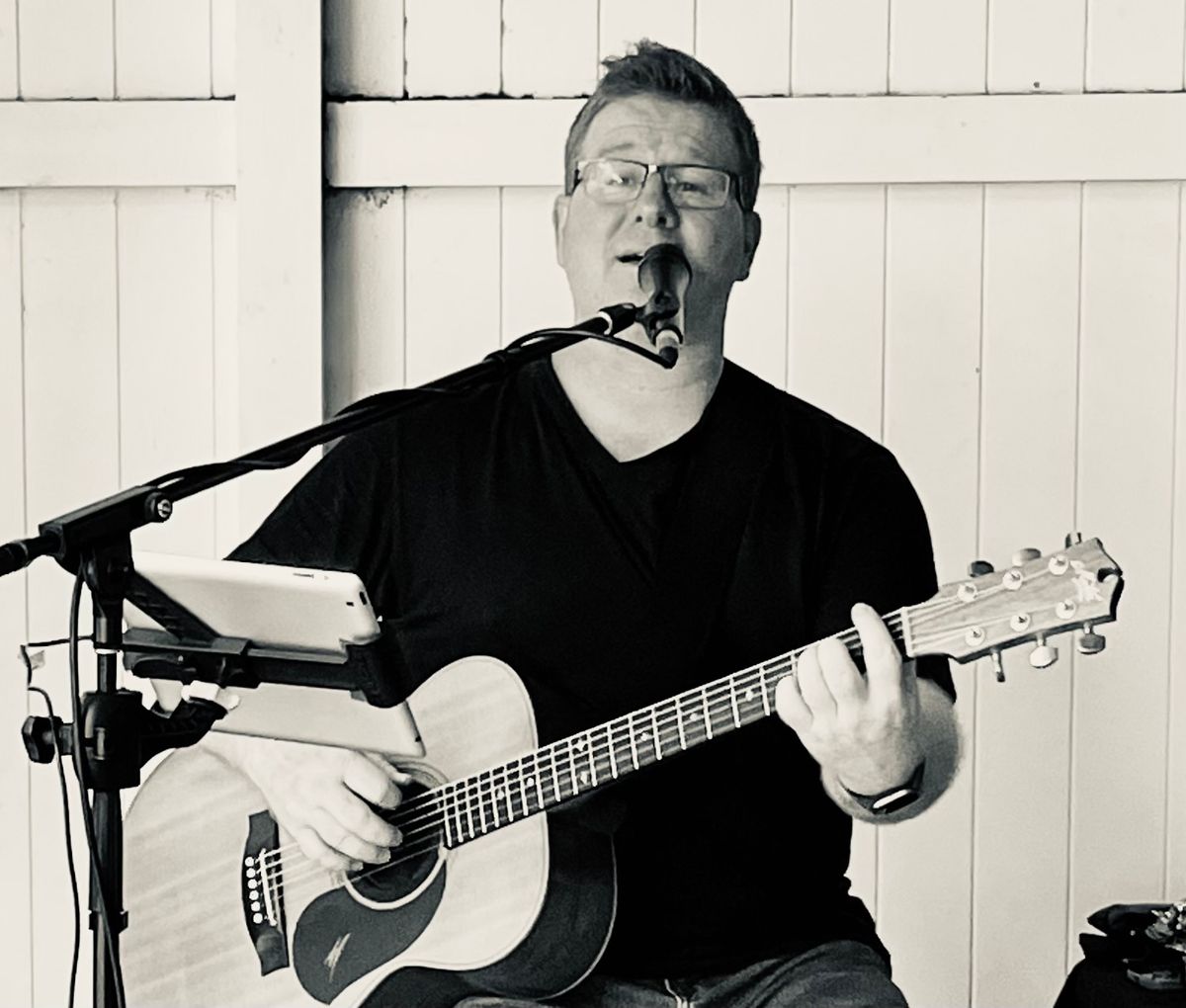 Brenden Schick, singer in Brisbane