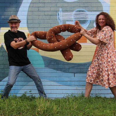 Pretzel Poem Project, children's singer in Brisbane, photo 2