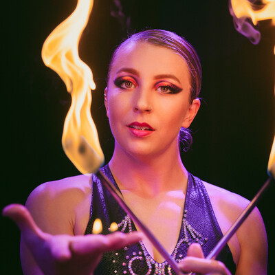 Keely/Ariel Onyx, acrobat in Brisbane, photo 2