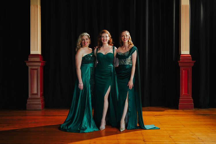 Divina, opera singing trio in Brisbane, photo 3