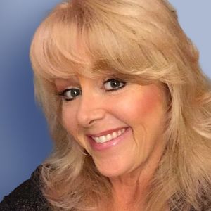 Em O'Loughlin, comedian in Brisbane, photo 2